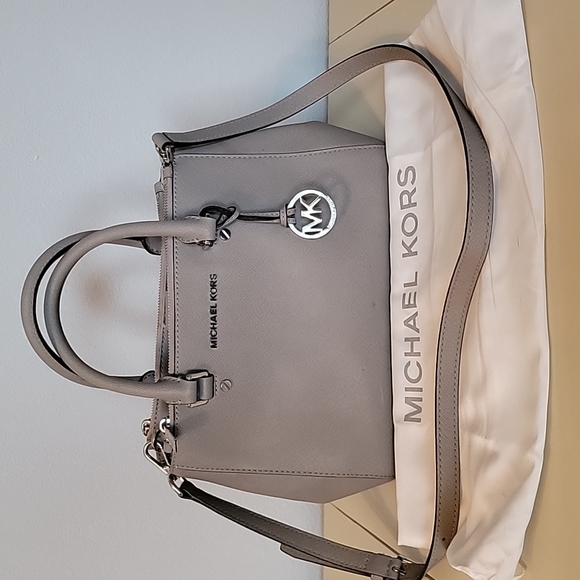 Michael Kors | Bags | Michael Kors Sutton Small Saffiano
